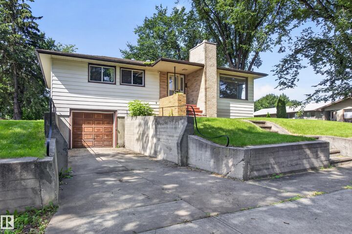 11852 55 Street NW — photo 1