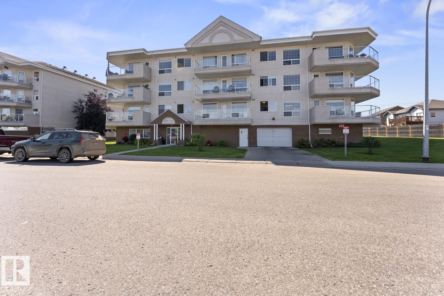 Property Photo:  1705 7 Avenue 201  AB T9M 0A6 