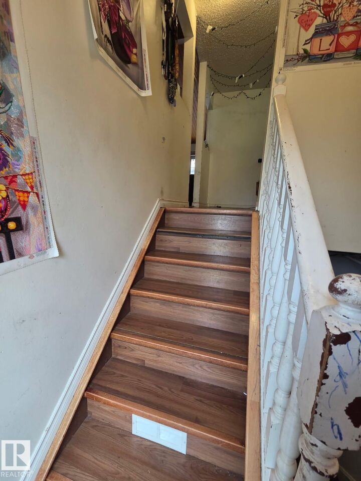 Property Photo:  3511 28 Avenue NW  AB T6L 3Y5 