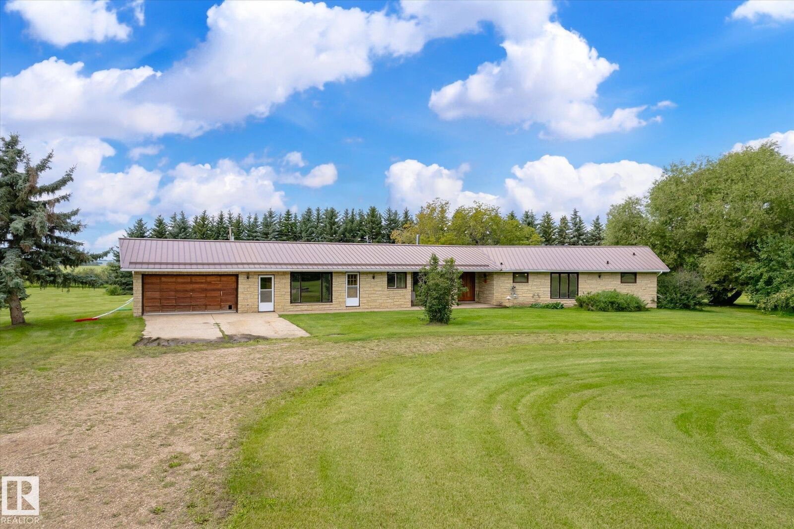 Property Photo:  58032 Rge Road 251  AB T0G 1L1 