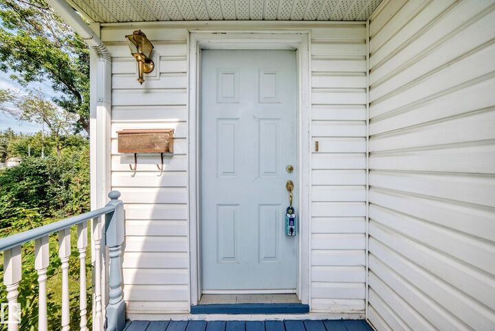 Property Photo:  11045 125 Street NW  AB T5M 0M2 