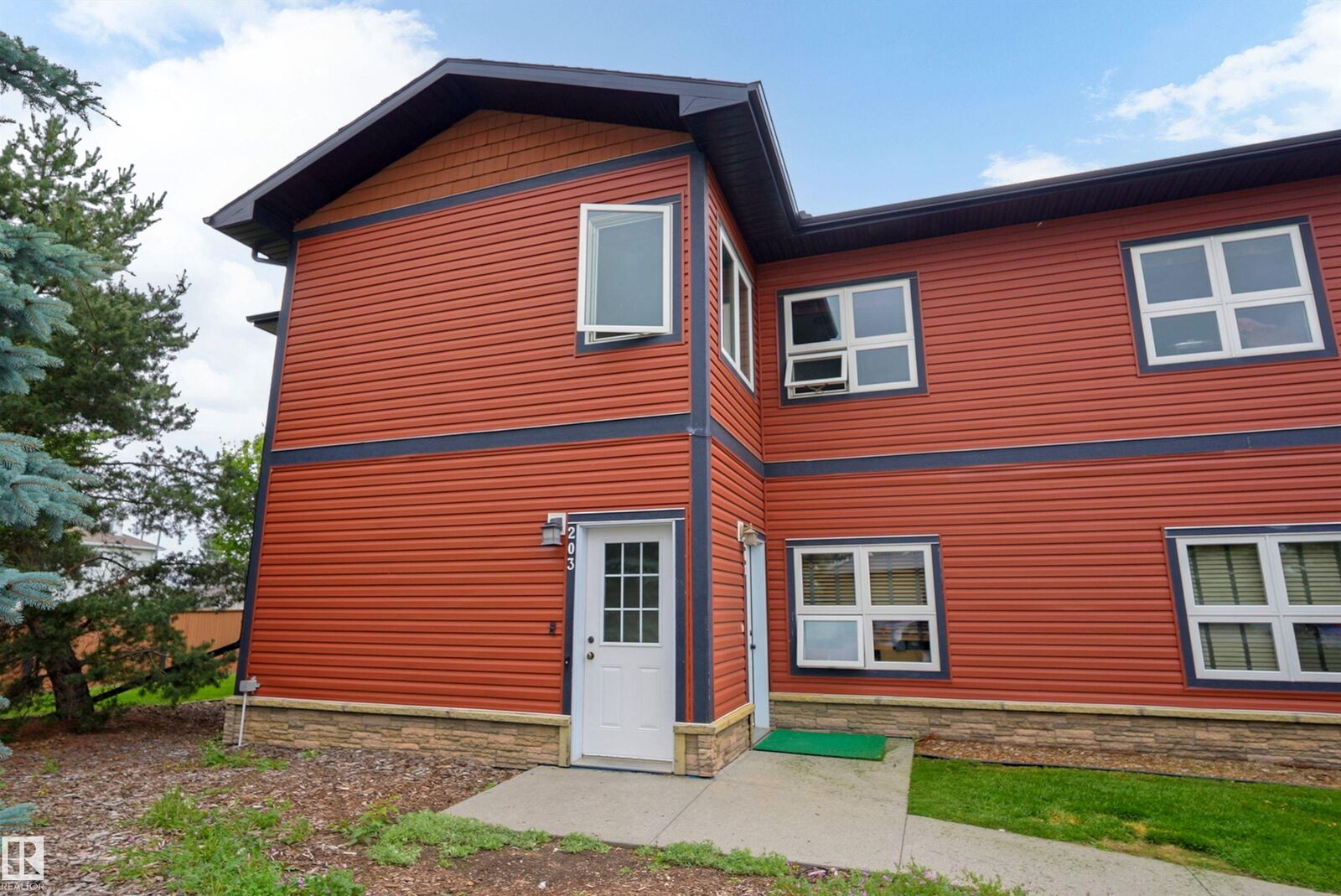 Property Photo:  203 Graybriar Green  AB T7Z 0G1 
