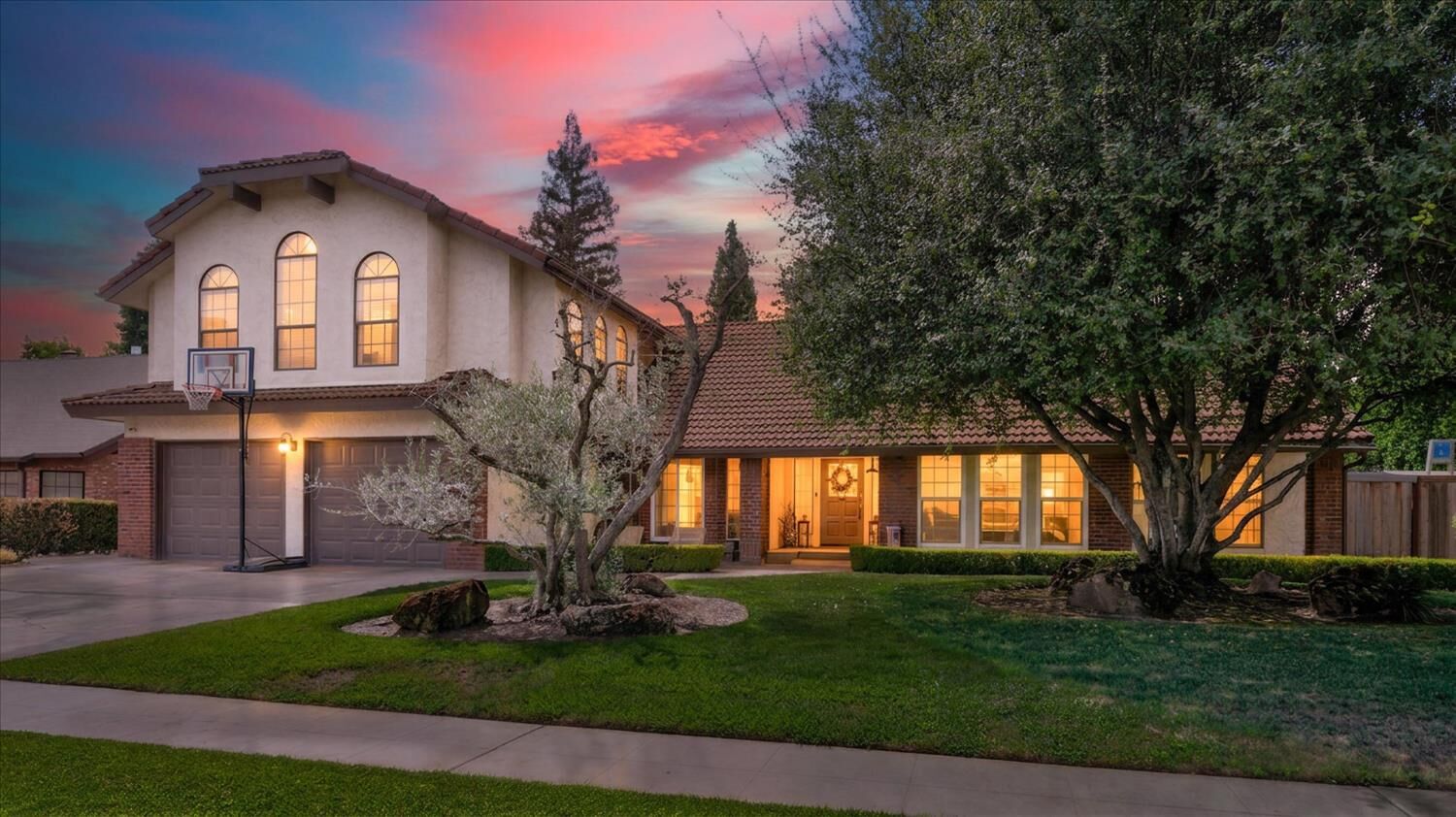 Property Photo:  805 E Kelso  CA 93720 