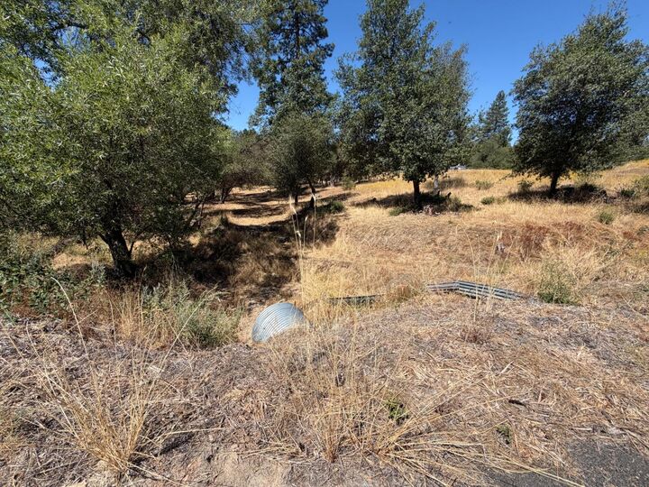 Property Photo: 60 Klettes Pride Way CA 93643