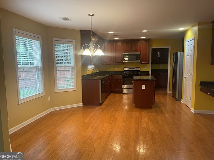Property Photo: 927 Park Hollow Way GA 30043