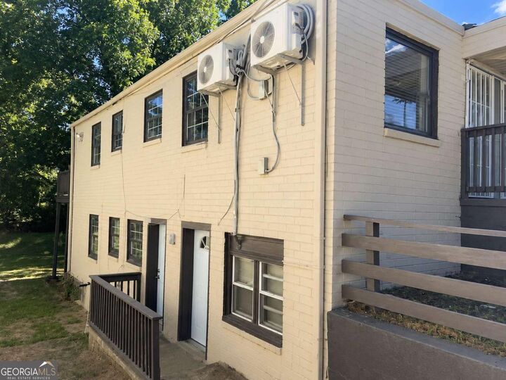 Property Photo:  1061 M L King Jr Drive NW  GA 30314 