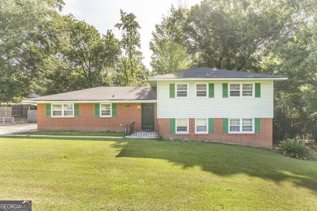Property Photo: 4404 Fairfax Drive GA 31206