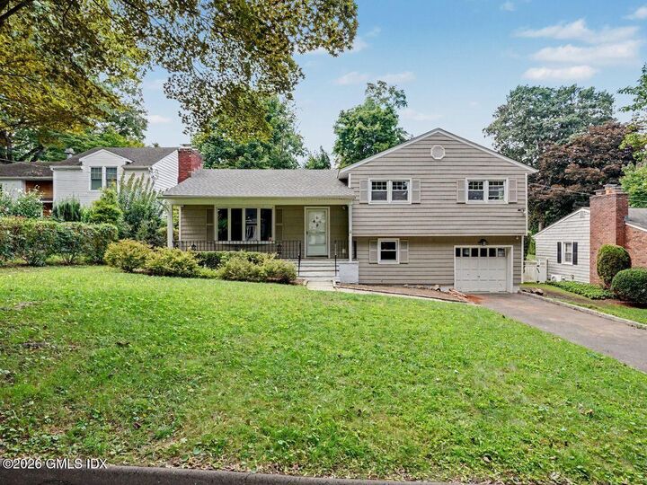 Property Photo:  5 Raphael Place  CT 06878 