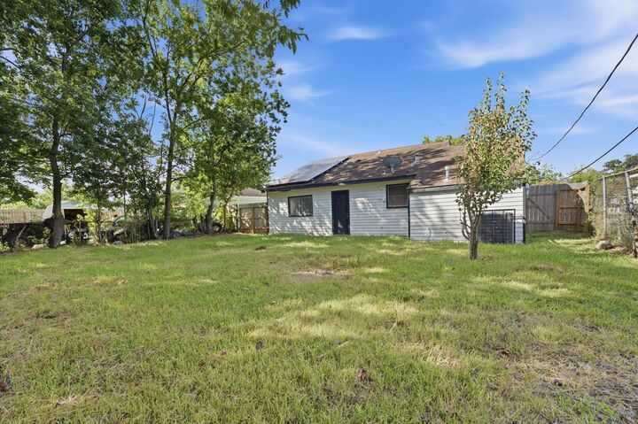 Property Photo: 409 Alastair Drive TX 77506