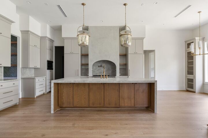 Property Photo:  1431 Thornton Road  TX 77018 