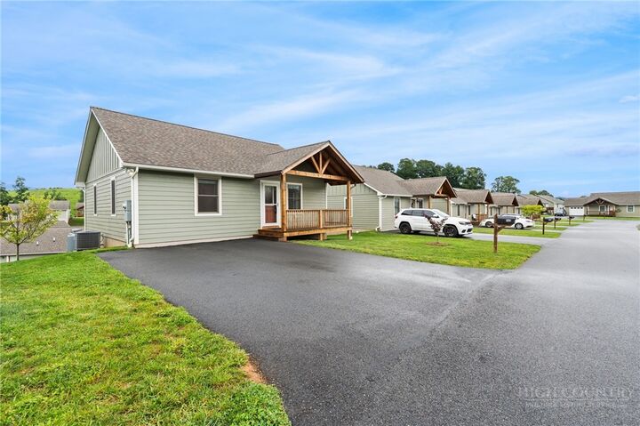Property Photo:  555 Townhomes Place 555  NC 28607 