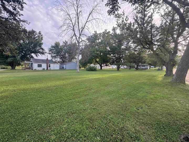 Property Photo:  420 5th Ave NE  IA 50662 