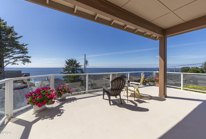 Property Photo: 30 SW Heiberg St Street OR 97341