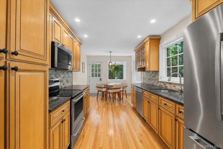 Property Photo:  254 Farrington Avenue  NY 10591 
