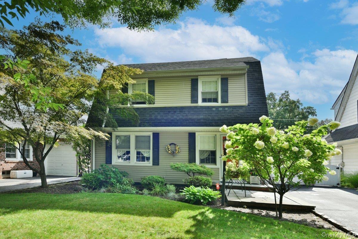 Property Photo:  154 Argyle Road  NY 11530 
