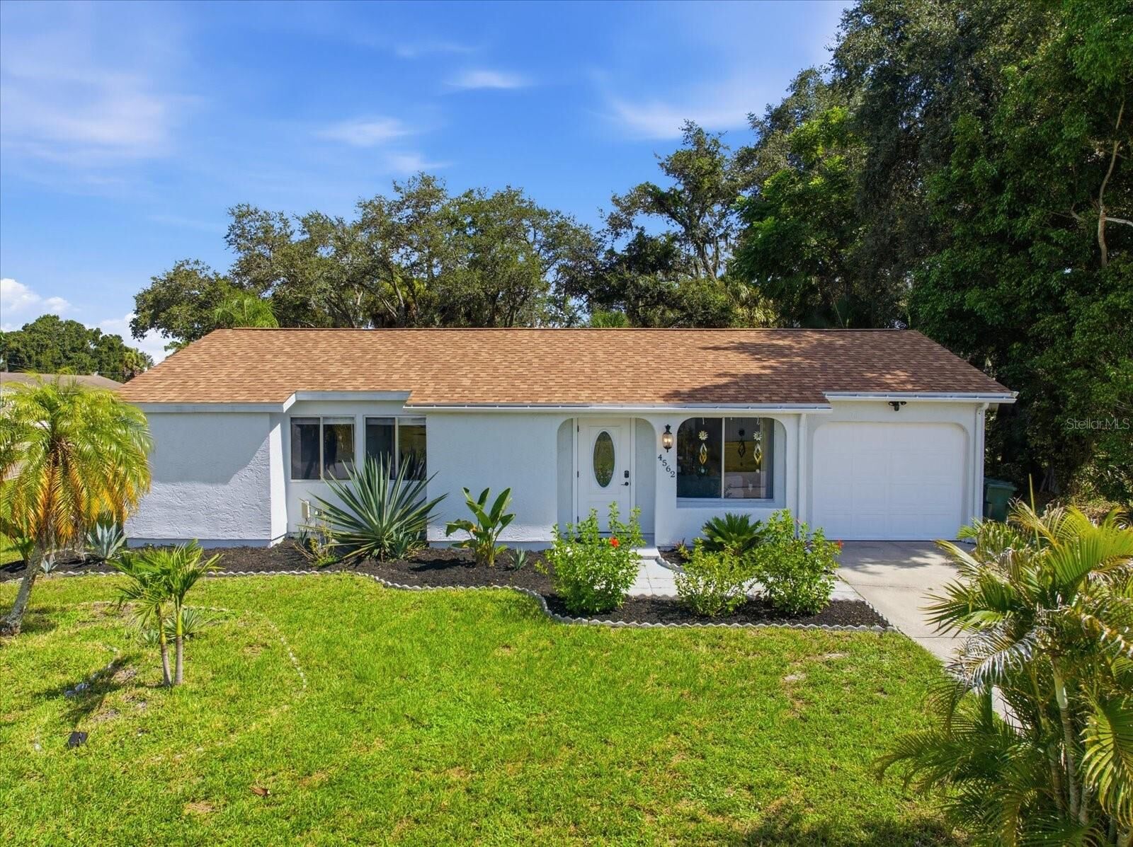 Property Photo:  4562 Baroda Avenue  FL 34287 