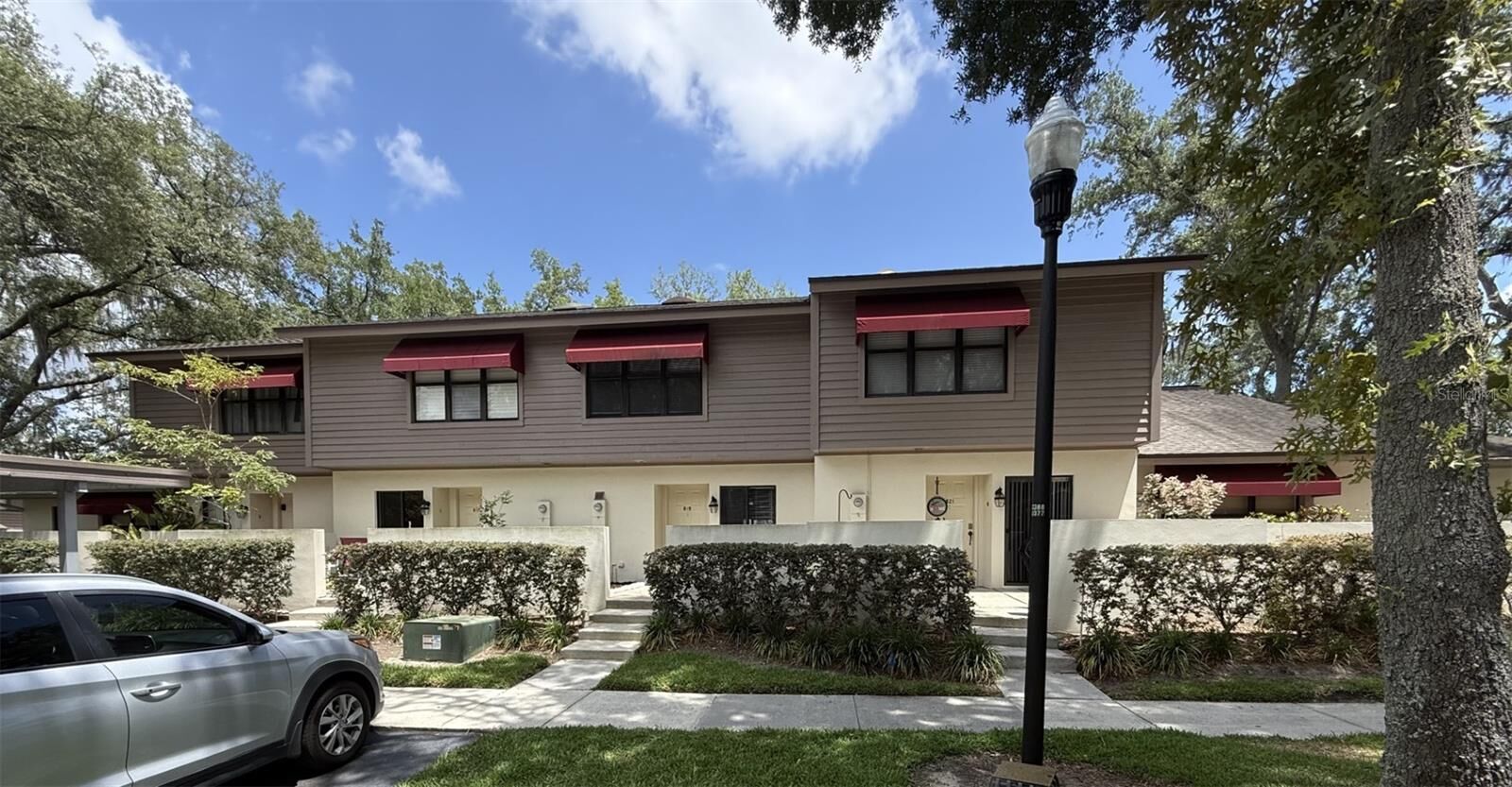 Property Photo: 819 Oak Park Place FL 33511