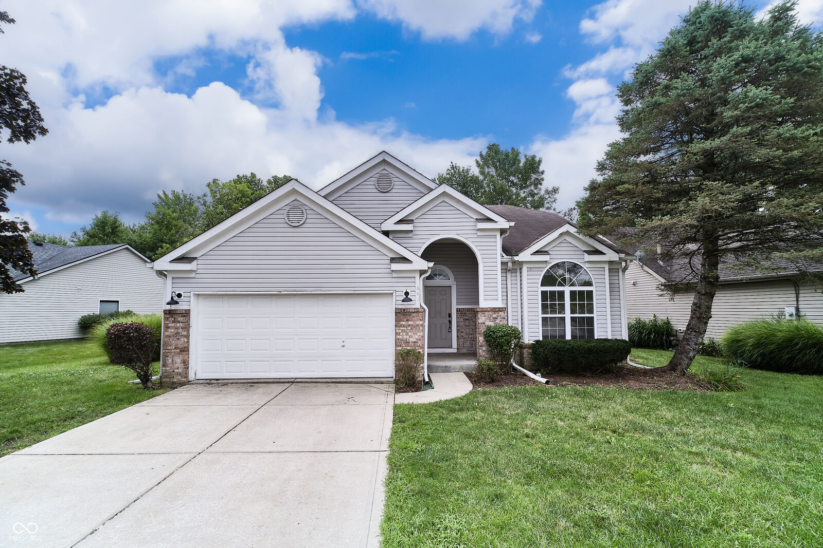 Property Photo: 641 Beaverbrook Drive IN 46032