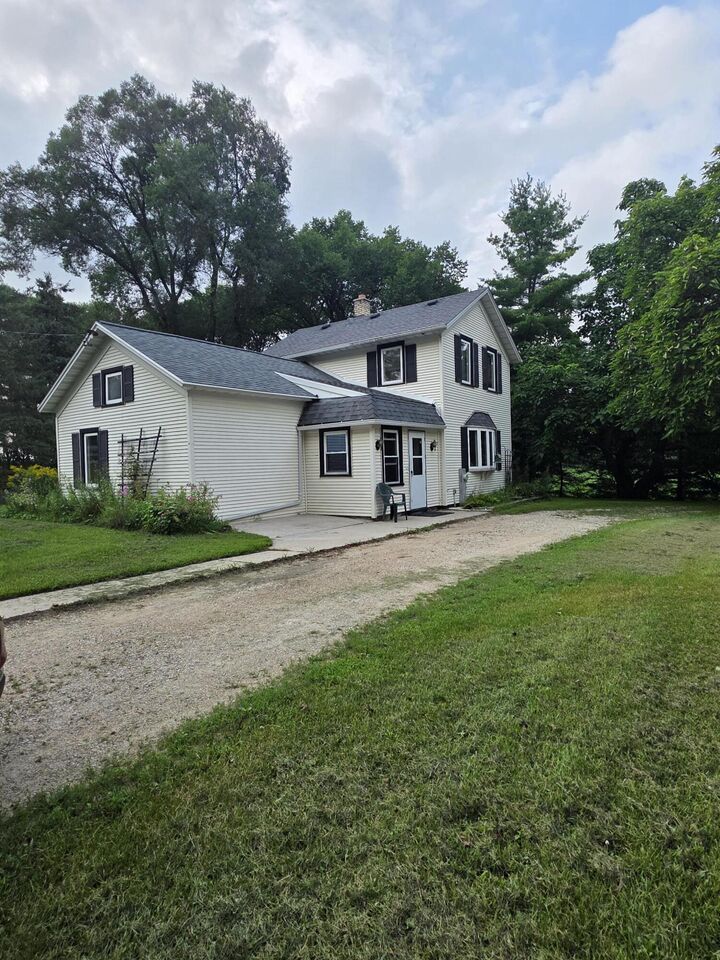 Property Photo: 7973 Sandy Ridge Rd WI 53040