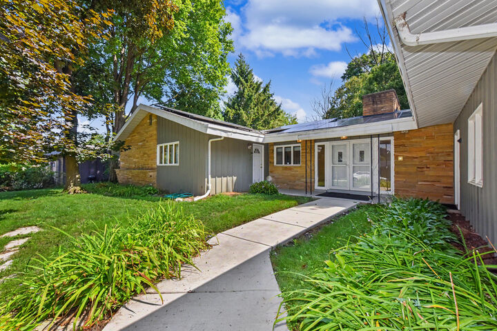 Property Photo:  6920 N Beech Tree Dr  WI 53209 