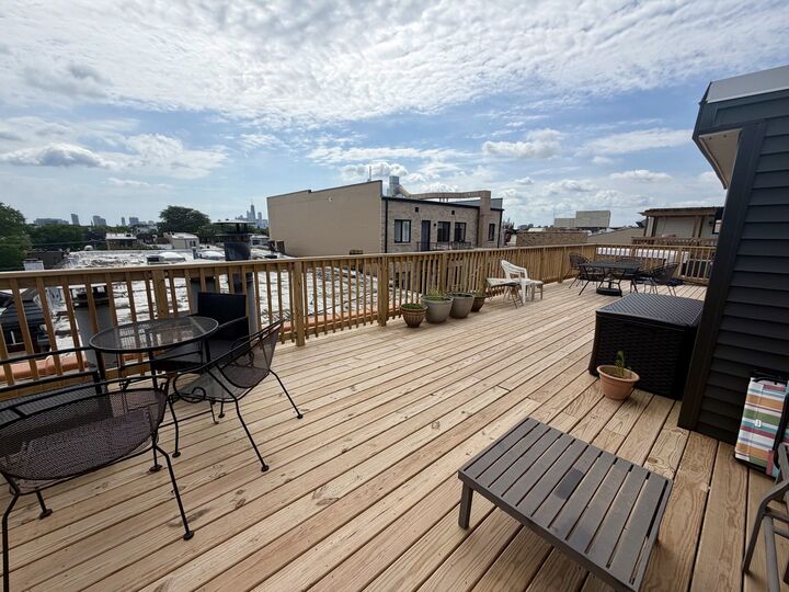 Property Photo:  2013 W Concord Place A  IL 60647 