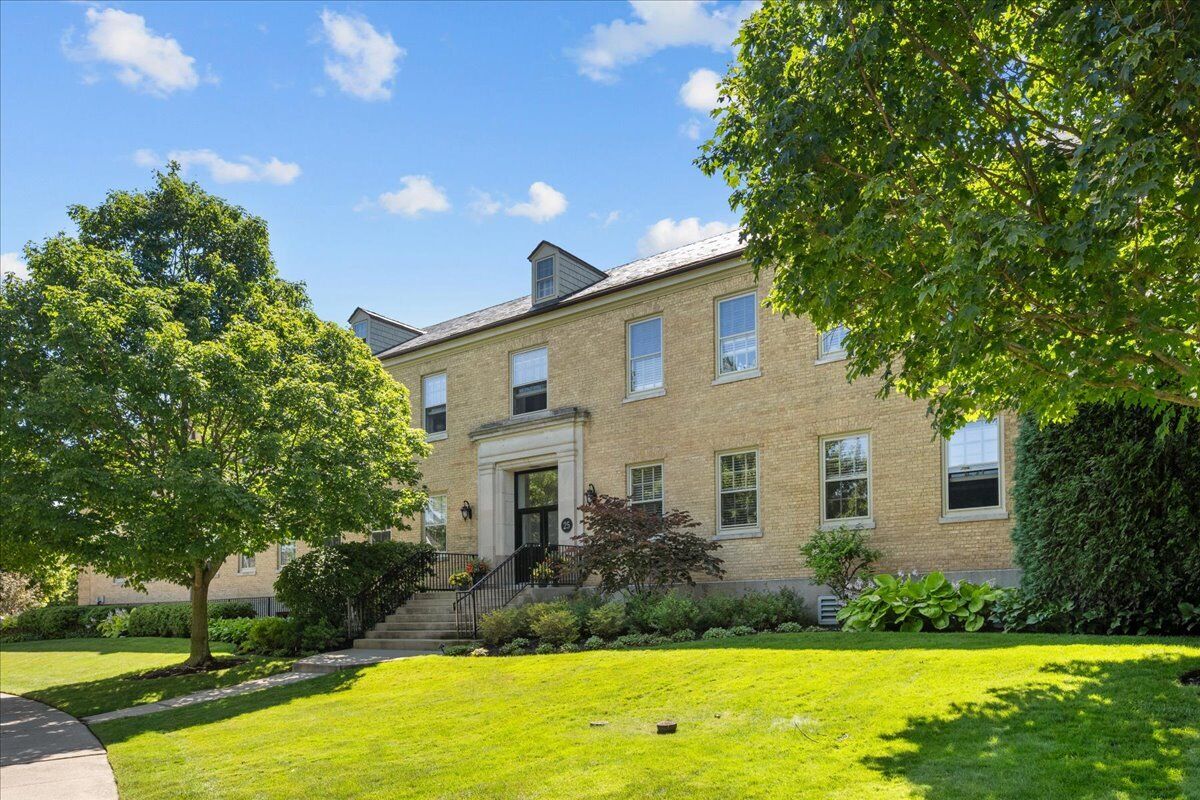 Property Photo:  25 Ronan Road 204  IL 60040 