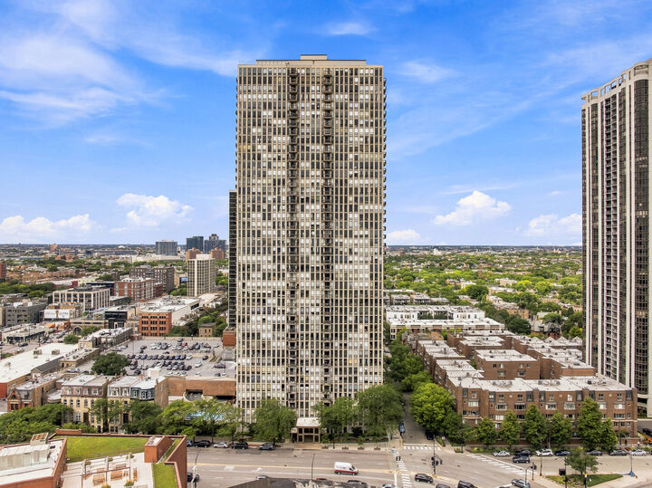 Property Photo: 1660 N La Salle Drive 2809 IL 60614