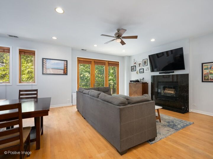 Property Photo: 3417 N Bosworth Street 2 IL 60657