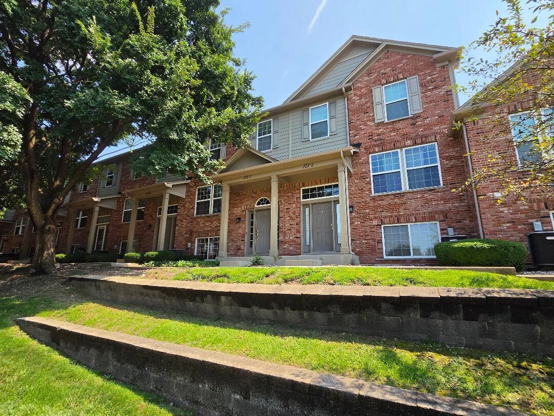 Property Photo:  107 Driscoll Lane  IL 60191 