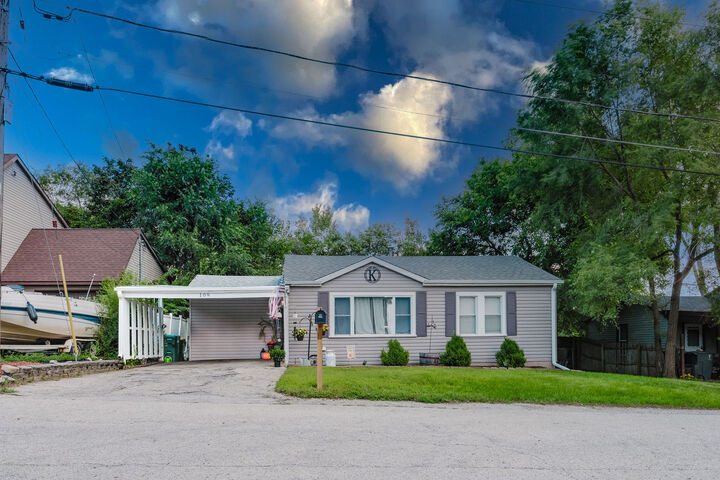 Property Photo:  109 Hilldale Road  IL 60020 