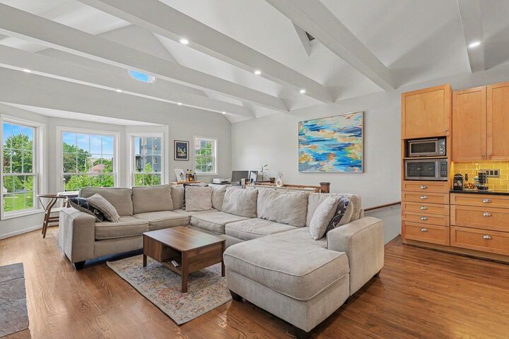 Property Photo:  1619 W Hollywood Avenue 3  IL 60660 