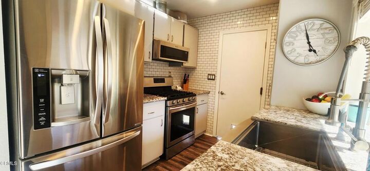 Property Photo: 1212 Llama Court CA 93003