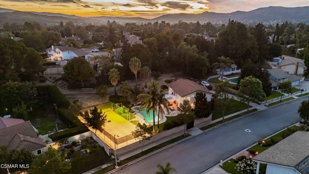 Property Photo:  652 Stonebrook Street  CA 93065 