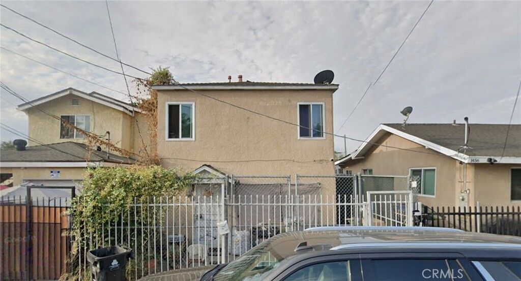 Property Photo: 1462 E 98th CA 90002