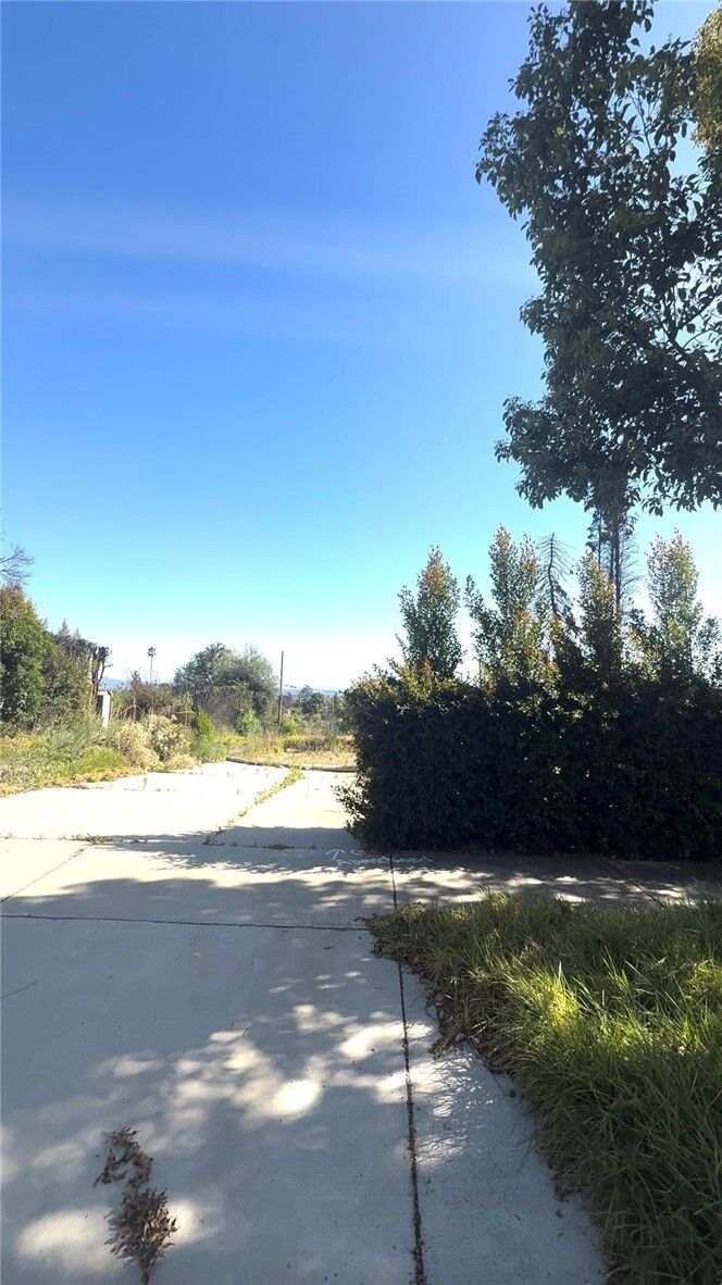 Property Photo:  940 E Mariposa  CA 91001 