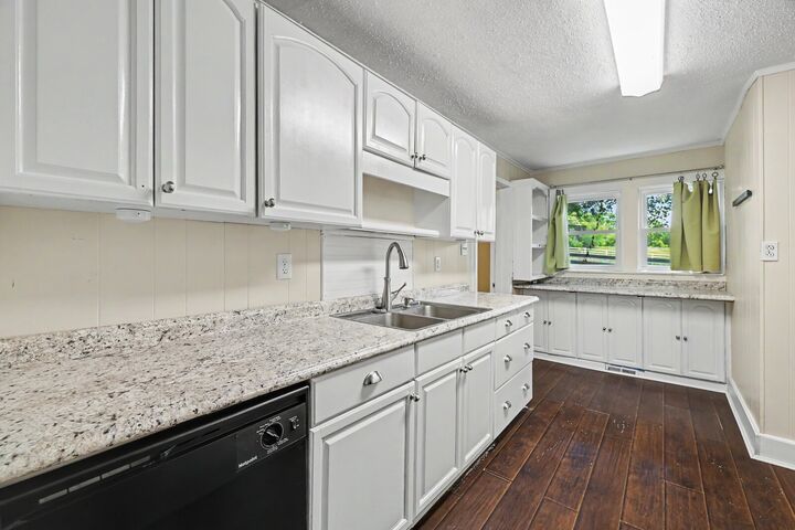 Property Photo: 1756 Long Hollow Pike TN 37066
