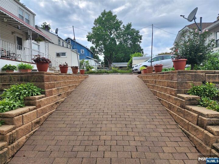 Property Photo:  499 Jauncey Avenue  NJ 07071 