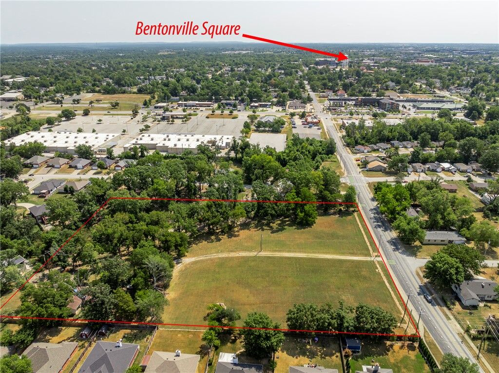 Property Photo:  1208 NW 3rd Street  AR 72712 