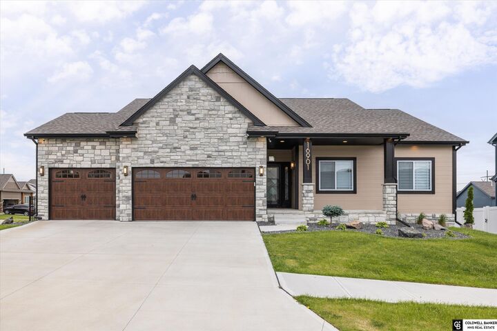 Property Photo: 16901 Vernon Avenue NE 68116