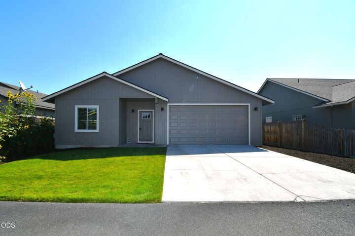 Property Photo: 2649 NE Colleen Road OR 97754