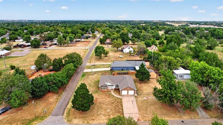 Property Photo:  1802 E University Avenue  OK 73044 
