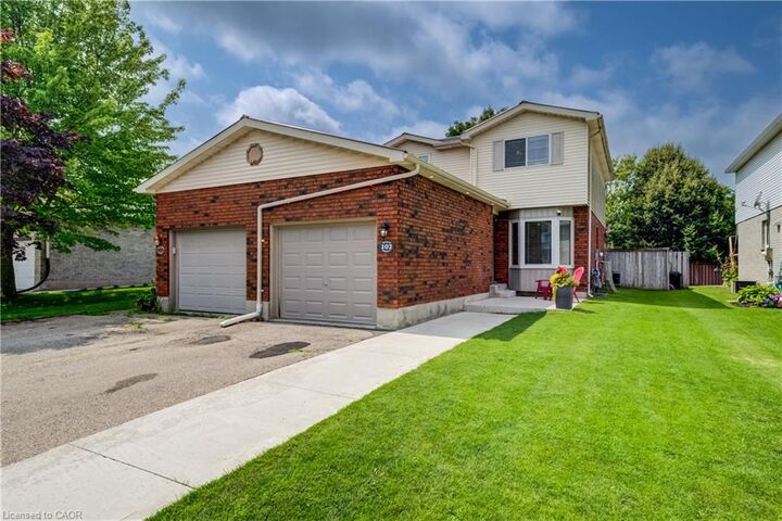 Property Photo:  102 William Street N  ON N0B 2R0 
