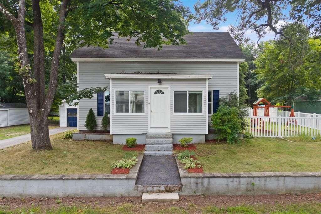 Property Photo:  10 Pine St  MA 01886 