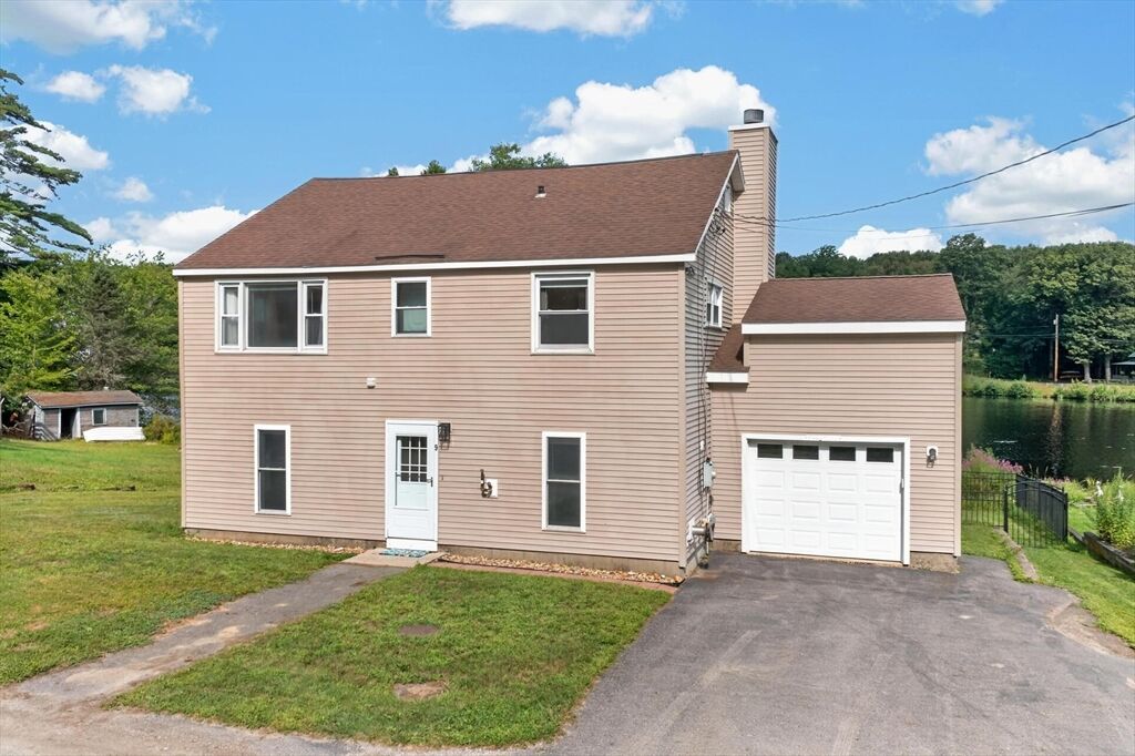 Property Photo:  9 Lake Dr E  MA 01473 