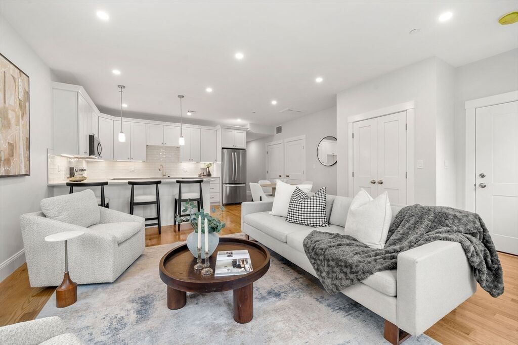 Property Photo:  9 Downer Ct 4  MA 02122 