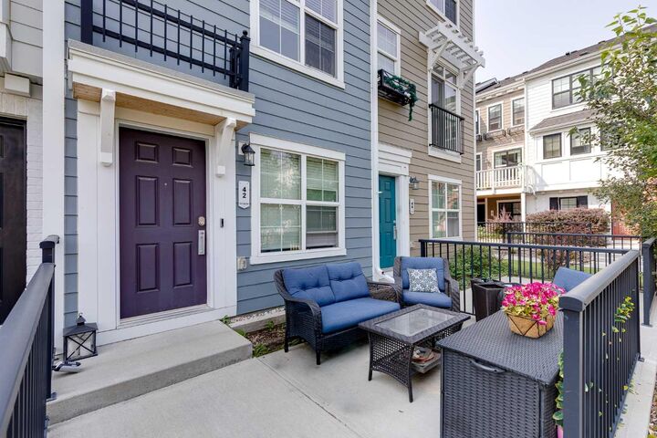 Property Photo:  42 Sherwood Row NW  AB T3R 0X1 