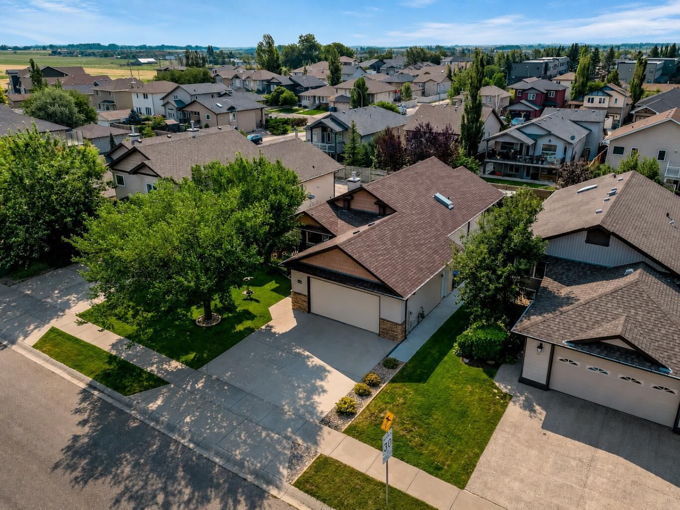 Photo de la propriété:  236 Southgate Boulevard S  AB T1K 5C3 