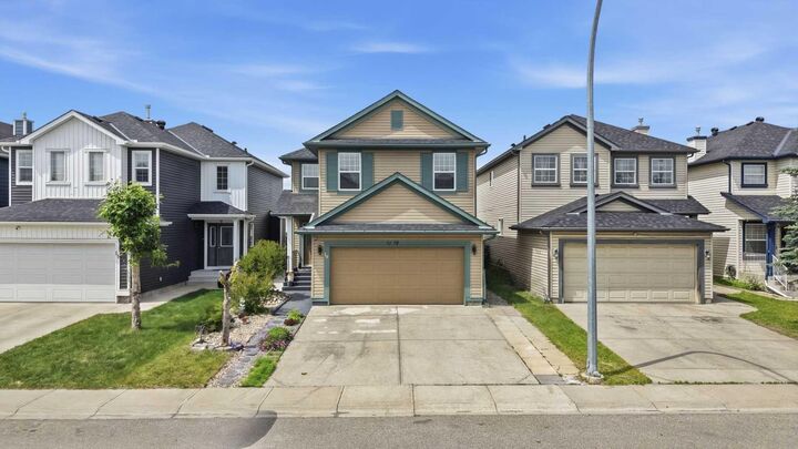 Property Photo: 19 Marthas Meadow Close NE AB T3J 4N7