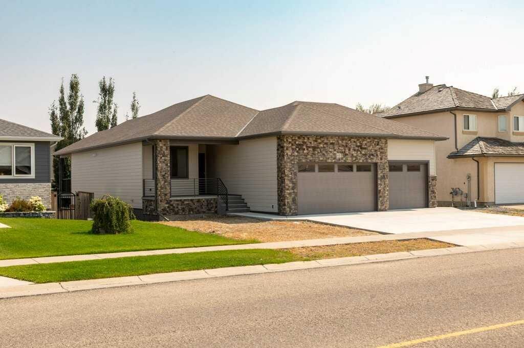 Property Photo: 1027 Canyon Boulevard W AB T1K 7V4