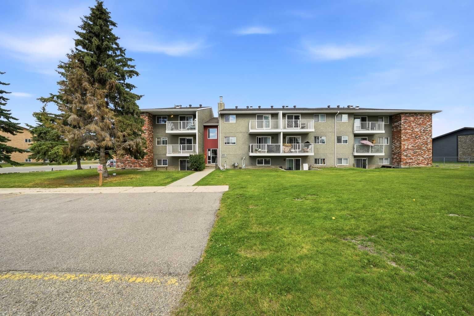 Property Photo: 19 Bennett Street 305 AB T4R 1V3